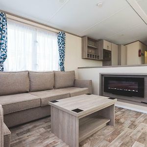 4 Berth Super Deluxe Mobile Home Dog Friendly
